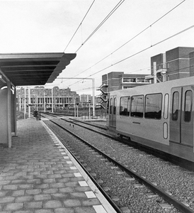 842772 Afbeelding van een wagenstel van de sneltram Utrecht-Nieuwegein van vervoersmaatschappij Westnederland, op een ...